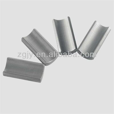 Kompak dan Kuat 4,8 G/cm3 3,5 MGOe Ferrite Block Magnet