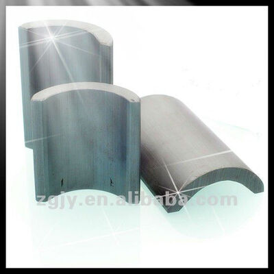 Blok Sintered Ferrite Magnet Dark Gray To Black Color Remanence Br 0,3 Untuk 0,45 Tesla Dirancang Untuk Komponen Magnetik Dan Industri