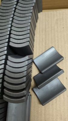 Y30BH Grade Sintered Ferrite Arc Magnet dengan 250C Max Operating Temperature dan Radial Magnetization untuk Motor Starter Mobil