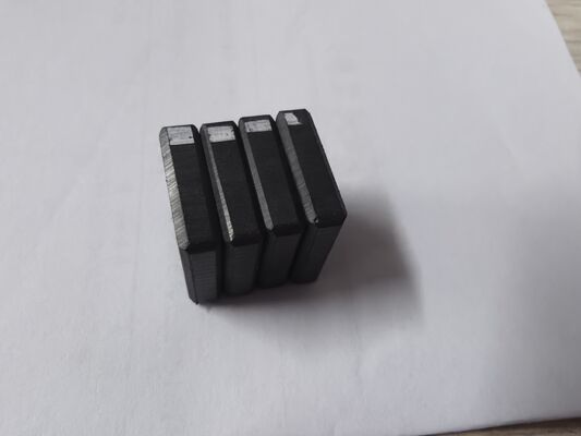 Y33 Magnet Ferrit Permanen SrO 6Fe2O3 Untuk Pemisah Magnetik TS16949