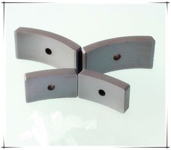 Segmen Magnet Ferit Keras Permanen Berbagai Generator magnet ferit Y35