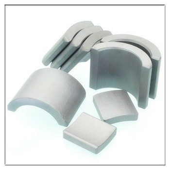 OEM Ferrite Arc Magnet Tile Bentuk Strontium Ferrite Magnet