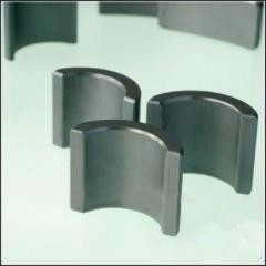 Pompa Motor Sintered Ferrite Magnet Perangkat Penghemat Bahan Bakar Magnet Segmen Ferit