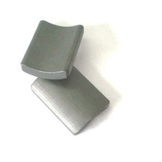 Penyesuaian Mobil Seater Ferrite Motor Magnet Pemrosesan Keramik SrO