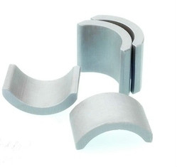 SrO 6Fe2O3 Ferrite Arc Magnet Listrik Untuk 750 550 Alat Listrik